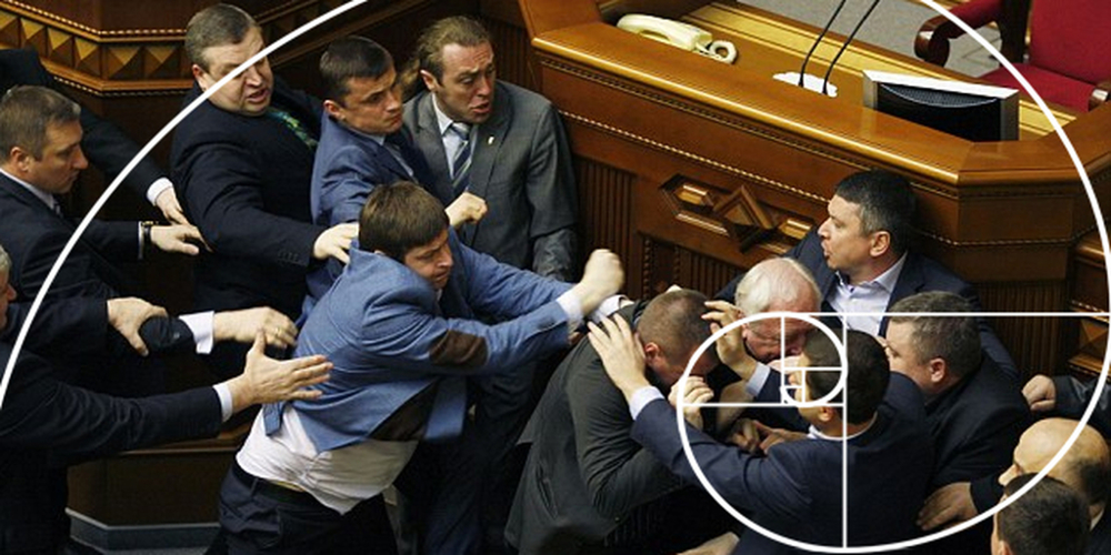 Diputados peleándose en el parlamento de Ucrania